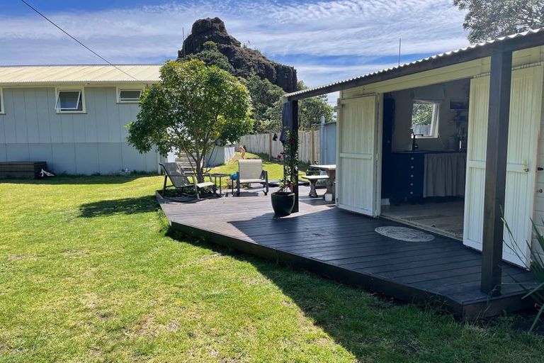 Photo of property in 34 North Piha Road, Piha, New Lynn, 0772