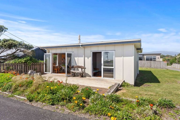Photo of property in 66a Marine Parade, Otaki Beach, Otaki, 5512