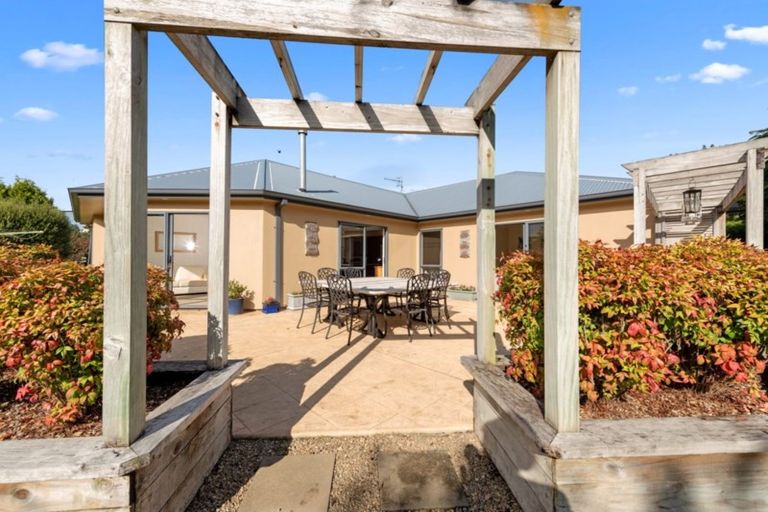 Photo of property in 25 Waipuna Grove, Welcome Bay, Tauranga, 3112