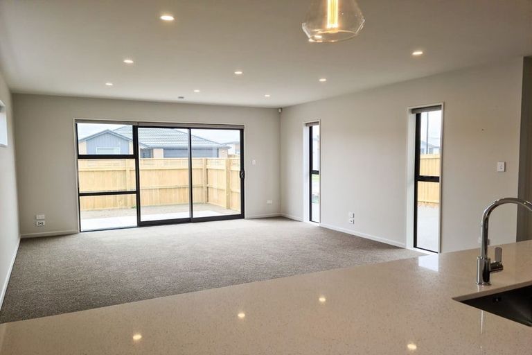 Photo of property in 10 Lussa Close, Broomfield, Christchurch, 8042