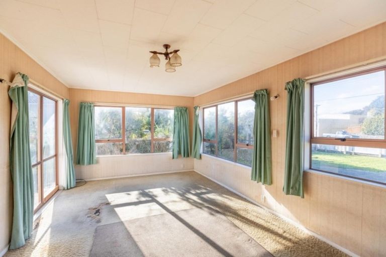 Photo of property in 50 Seaview Road, Paraparaumu Beach, Paraparaumu, 5032