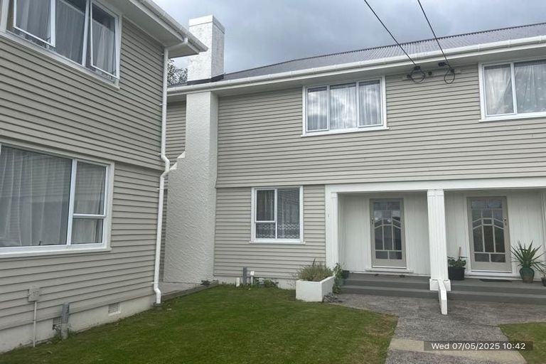 Photo of property in 27 Bulteel Street, New Plymouth, 4310