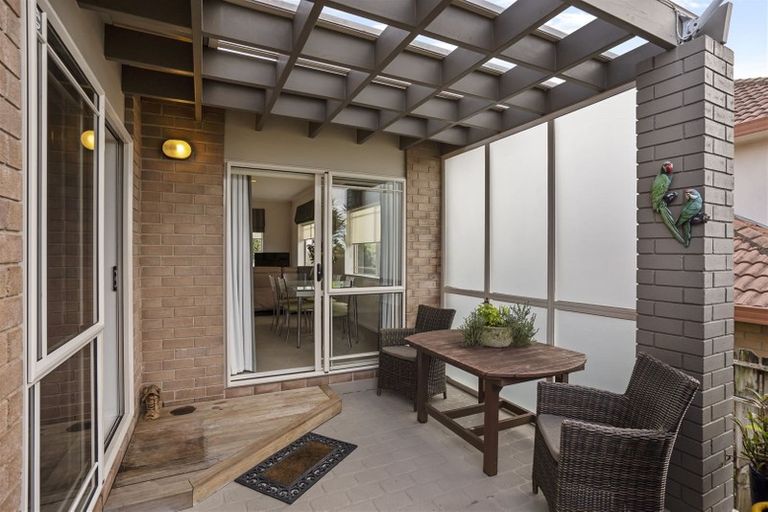 Photo of property in 8 Lorikeet Place, Unsworth Heights, Auckland, 0632