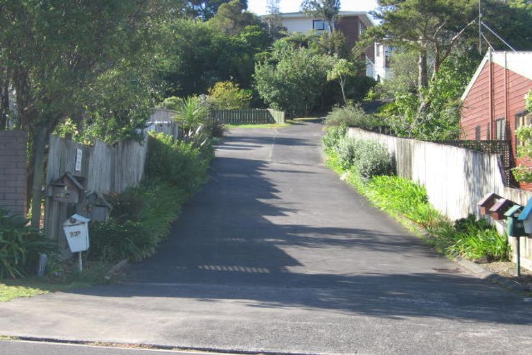 Photo of property in 1/23 Greenvalley Rise, Glenfield, Auckland, 0629