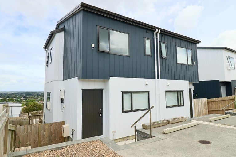 Photo of property in 13b Crestview Rise, Papakura, 2110