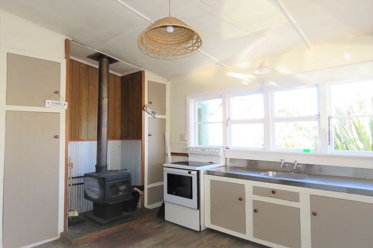 Photo of property in 128 Queen Street, Westport, 7825