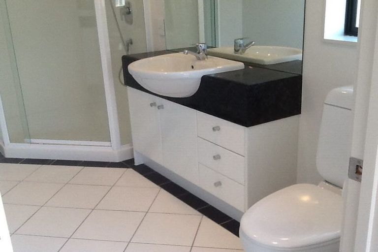 Photo of property in 17 Newinn Crescent, East Tamaki Heights, Auckland, 2016