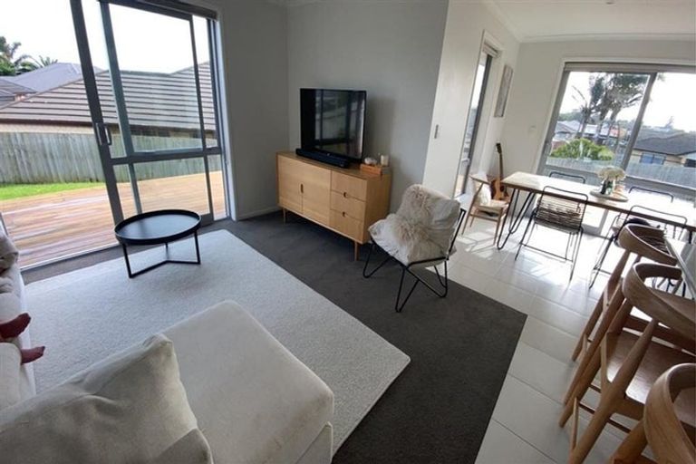 Photo of property in 9 Ripple Grove, Waiuku, 2123