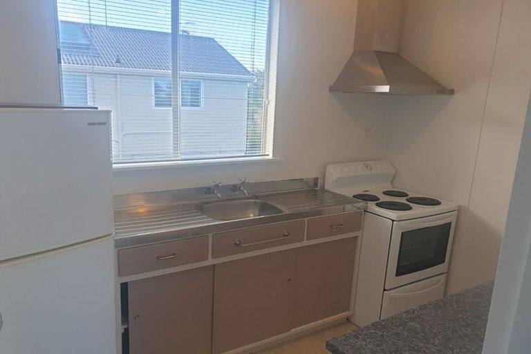 Photo of property in 4/127 Queens Drive, Lyall Bay, Wellington, 6022