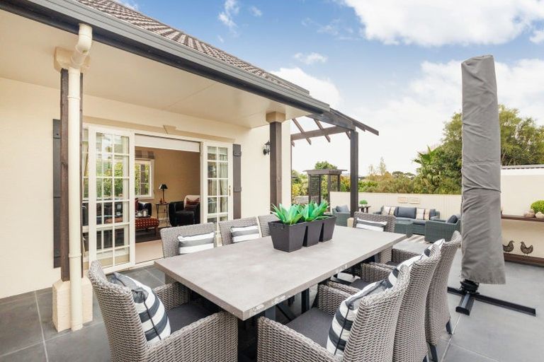 Photo of property in 35 Cashmere Drive, Fitzherbert, Palmerston North, 4410