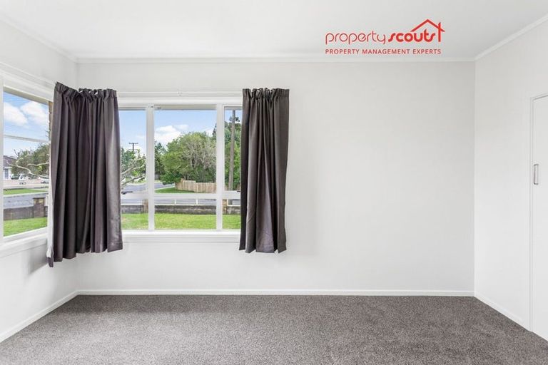 Photo of property in 16 Serjeant Street, Henderson, Auckland, 0612