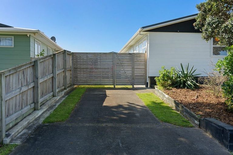 Photo of property in 4 Robert Mckeen Street, Otaki Beach, Otaki, 5512