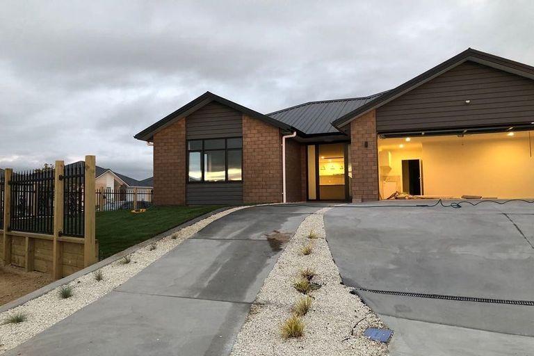 Photo of property in 12 Kaaka Street, Cambridge, 3434