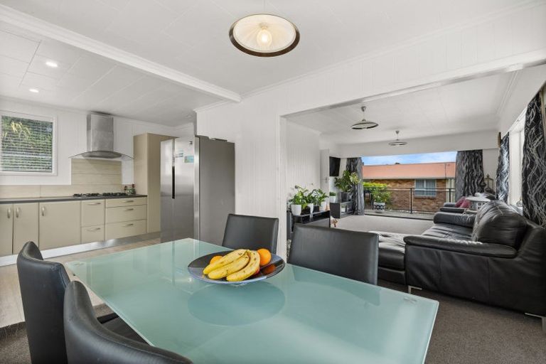 Photo of property in 46 Seaview Road, Marfell, New Plymouth, 4310