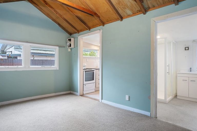 Photo of property in 10 Chamberlain Avenue, Amberley, 7481