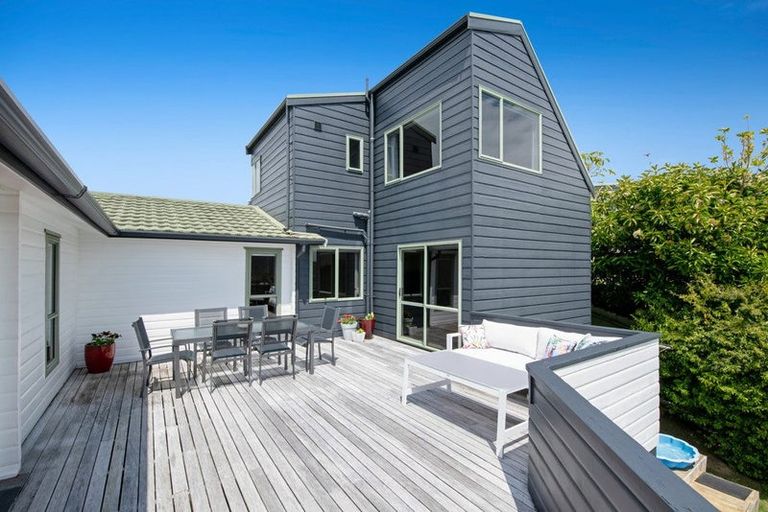 Photo of property in 8 Ngahere Views, Orewa, 0931