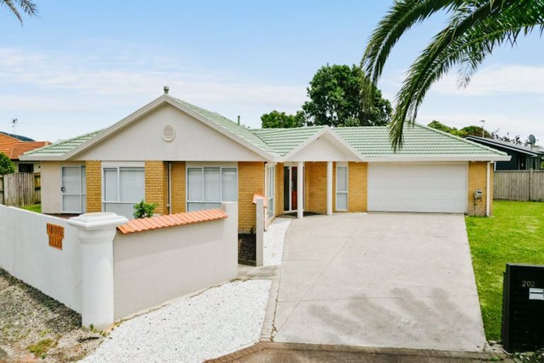 Photo of property in 202 Gravatt Road, Papamoa Beach, Papamoa, 3118