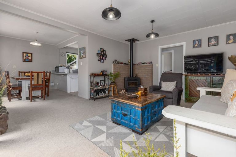 Photo of property in 5 Puriri Road, Waikanae, 5036