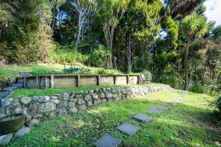 Photo of property in 80 Mountain Road, Henderson Valley, Auckland, 0612