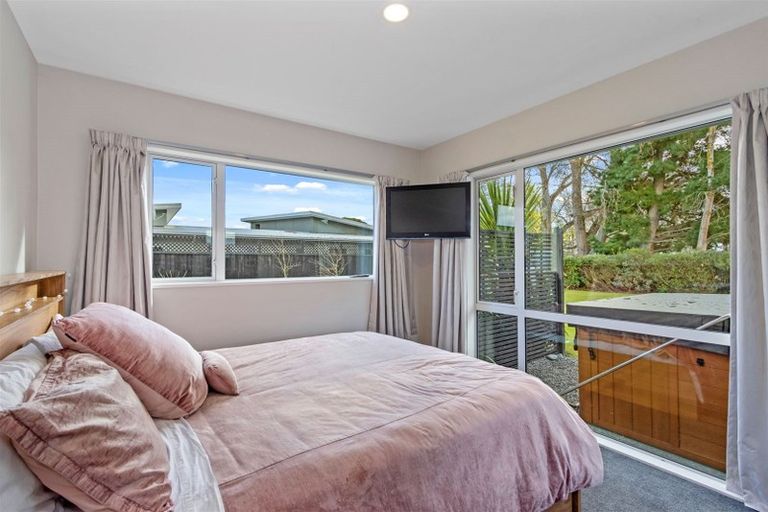 Photo of property in 21 Hemingway Place, Spencerville, Christchurch, 8083