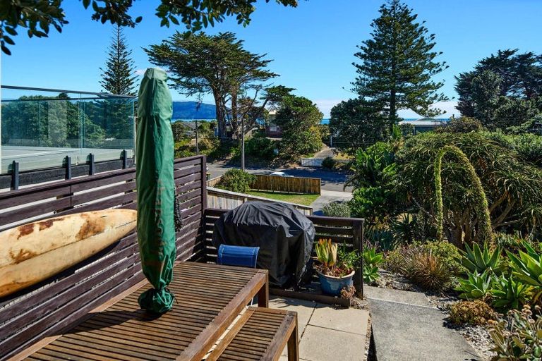 Photo of property in 52 Tutere Street, Waikanae Beach, Waikanae, 5036