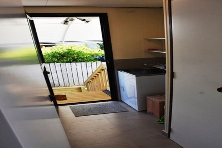 Photo of property in 2b Grenadine Place, Unsworth Heights, Auckland, 0632