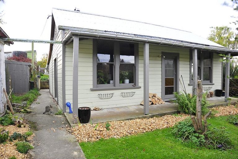Photo of property in 16 Wellington Street, Enfield, Oamaru, 9491