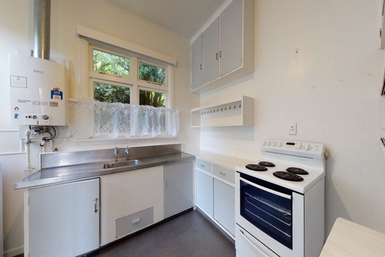 Photo of property in 16 Highbury Road, Highbury, Wellington, 6012