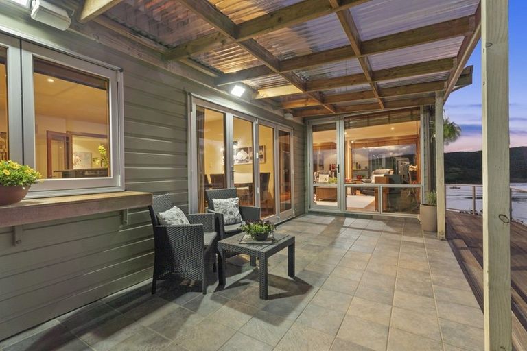 Photo of property in 62 Kiriwai Road, Paremata, Porirua, 5024