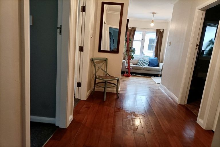 Photo of property in 22 Whaui Street, Vogeltown, Wellington, 6021