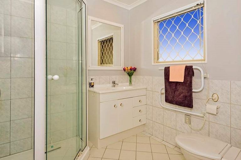 Photo of property in 16 Caversham Drive, Torbay, Auckland, 0630