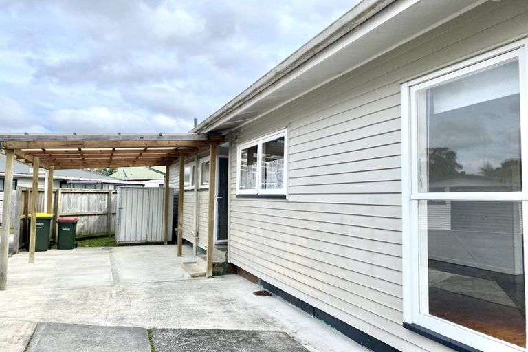 Photo of property in 123 Riverpark Crescent, Henderson, Auckland, 0610