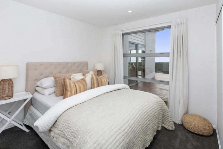 Photo of property in 12 Parkridge Place, Mount Pleasant, Christchurch, 8081