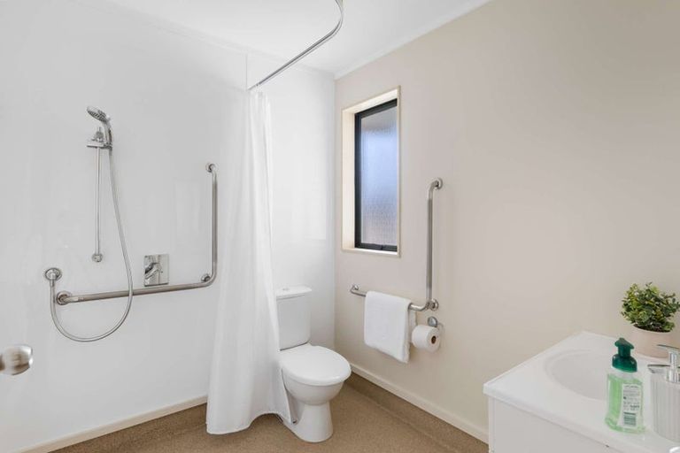 Photo of property in 40 Regents Park Place, Westgate, Auckland, 0614