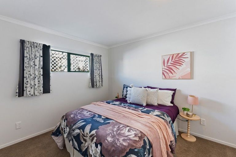 Photo of property in 6 Waihurihia Street, Otaki, 5512