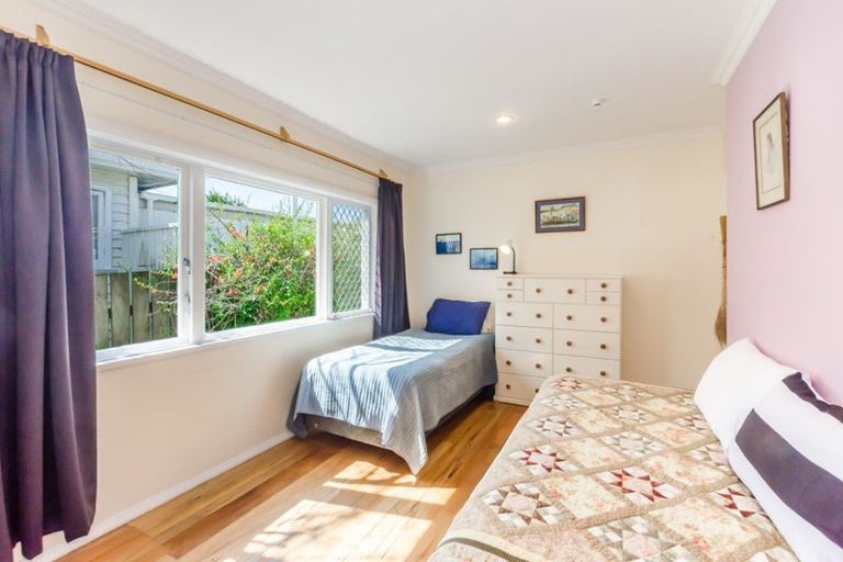 Photo of property in 35 Dale Road, Raumati South, Paraparaumu, 5032