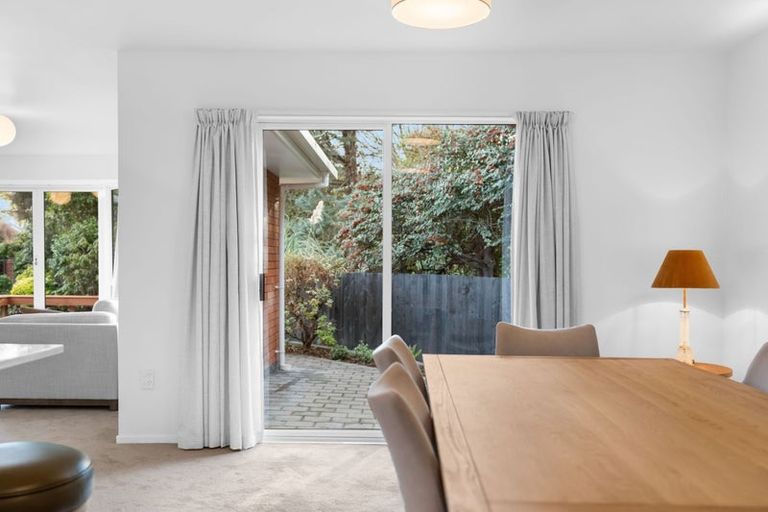 Photo of property in 2/216 Grahams Road, Burnside, Christchurch, 8053