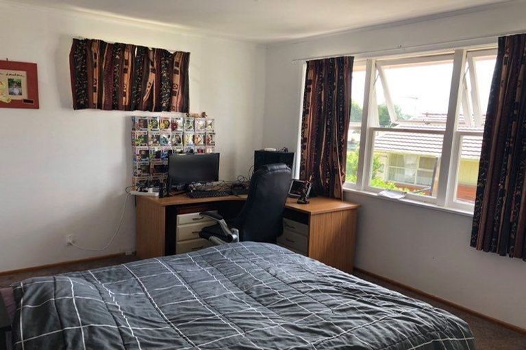 Photo of property in 18 Renwick Street, Papakura, 2110