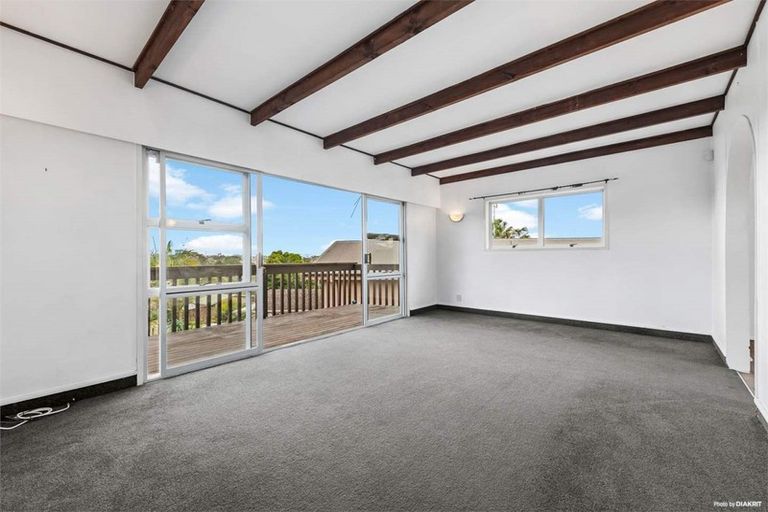 Photo of property in 43 Spence Road, Henderson, Auckland, 0612