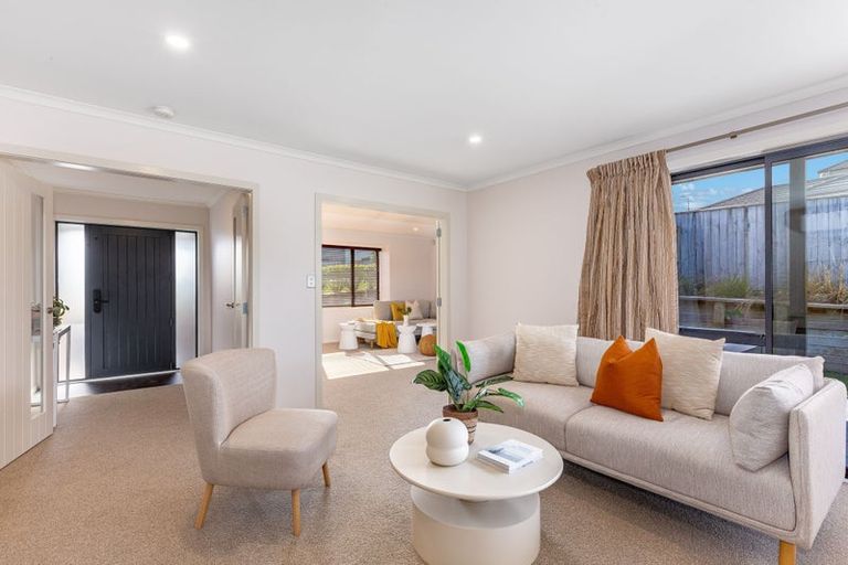 Photo of property in 5 Paparoa Crescent, Aotea, Porirua, 5024