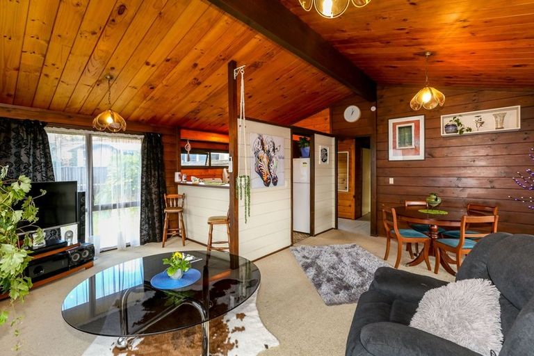 Photo of property in 14 Ambury Place, Merrilands, New Plymouth, 4312