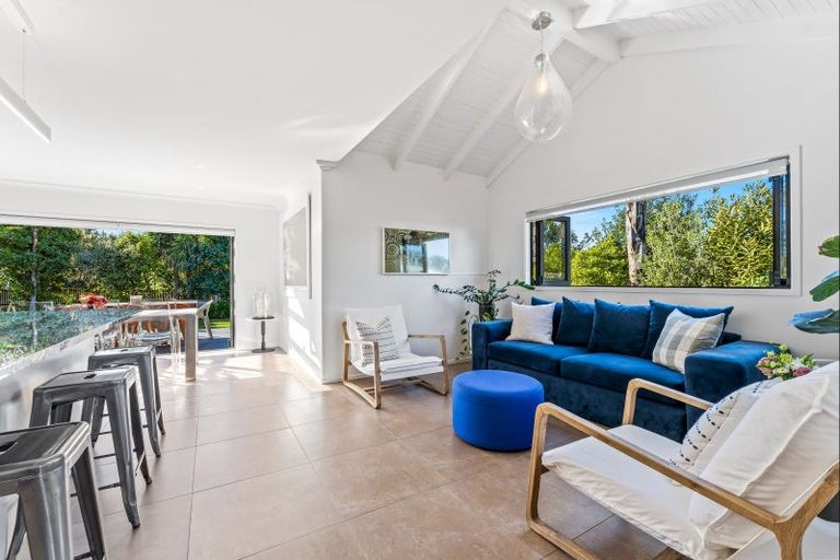 Photo of property in 2 Wonderview Road, Leigh, 0985