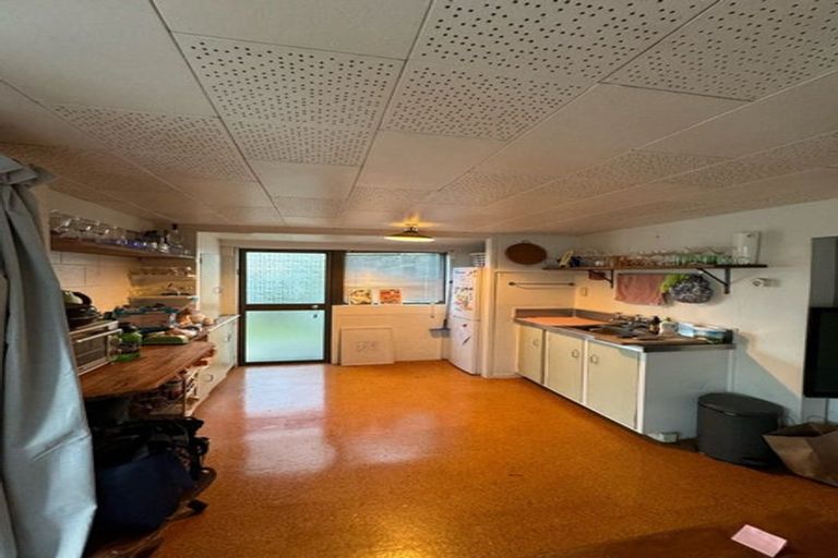 Photo of property in 2/16 Pupuke Road, Takapuna, Auckland, 0622