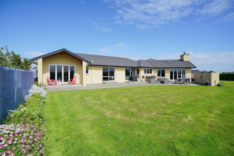 Photo of property in 3 Court Of Ascot, Seaward Bush, Invercargill, 9812