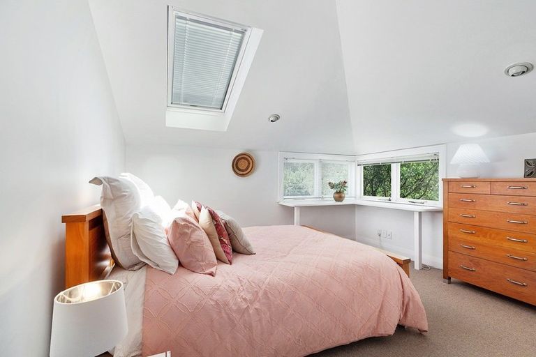 Photo of property in 33 Nevay Road, Miramar, Wellington, 6022