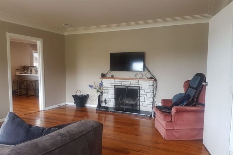 Photo of property in 98 Barrys Road, Glendene, Auckland, 0602