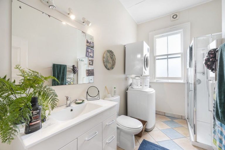 Photo of property in 54 Roxburgh Street, Mount Victoria, Wellington, 6011