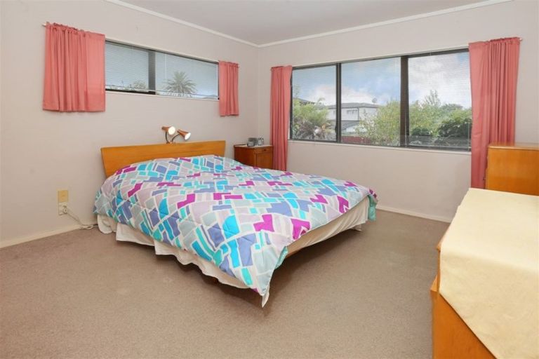 Photo of property in 1/180 Te Atatu Road, Te Atatu South, Auckland, 0610