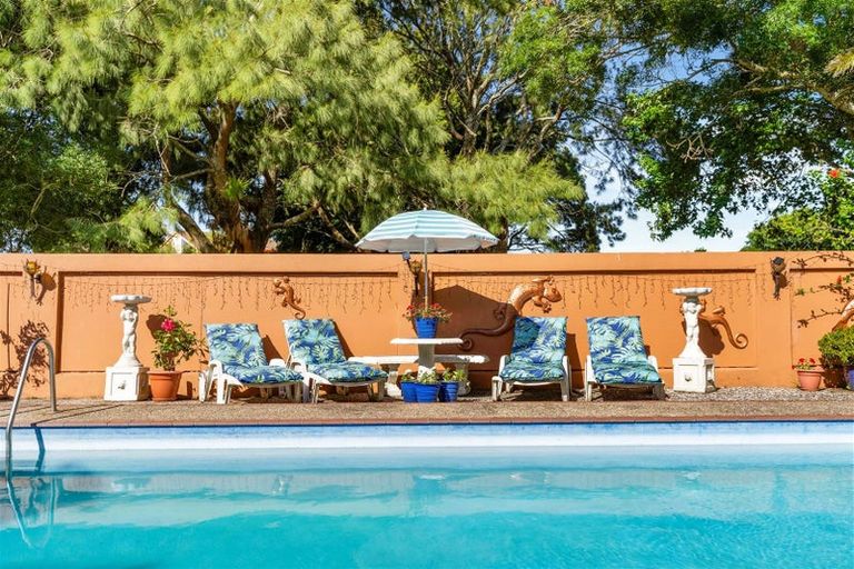 Photo of property in 36 Cascades Road, Pakuranga Heights, Auckland, 2010