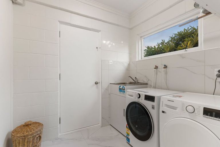 Photo of property in 6 Chelsea View Drive, Chatswood, Auckland, 0626